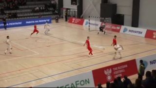 لحظه شوکه کننده؛ فوتسالیست روسی وسط بازی نابینا شد