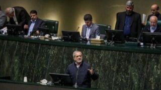 نماینده مجلس:   در نامه به‌ رئيس‌جمهور خواهان افزایش حقوق به‌اندازه تورم ۵۰ درصدی شدیم/ افزایش ۲۰ درصدی دردی از حقوق‌بگیران دوا نمی‌کند   