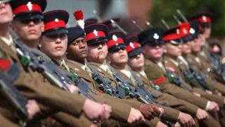 انگلیس طرح جدید خدمت سربازی را اجرا میکند انگلیس طرح جدید خدمت سربازی را اجرا میکند