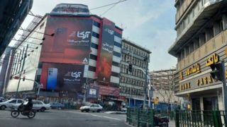 تجمع جمعی از کسبه پاساژ علاءالدین در اعتراض به افزایش قیمت ارز