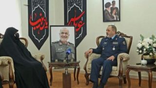 دیدار امیر سرتیپ نصیرزاده با خانواده شهید سلامی وزیر دفاع: توان موشکی جمهوری اسلامی ایران نه قابل مذاکره است و نه قابل نابودی دیدار امیر سرتیپ نصیرزاده با خانواده شهید سلامی وزیر دفاع: توان موشکی جمهوری اسلامی ایران نه قابل مذاکره است و نه قابل نابودی