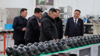 بازدید کیم جونگ‌ اون از کارخانه بزرگ مهمات‌سازی