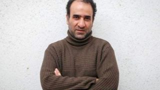 امیرخانی چشمانش را باز کرد