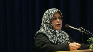 زنی که برای آشوبگران به میدان آمد