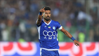 یاغی استقلال در آستانه پوشیدن لباس قرمز