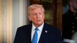 ترامپ: در حال حاضر ۵۰ میلیون بشکه نفت از ونزوئلا بدست می‌آوریم