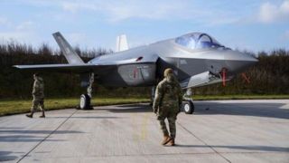 ۳ جنگنده اف-۳۵ در راه اراضی اشغالی ۳ جنگنده اف-۳۵ در راه اراضی اشغالی