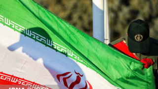 مدعیان عقیم و پرچم پرمعنا!  