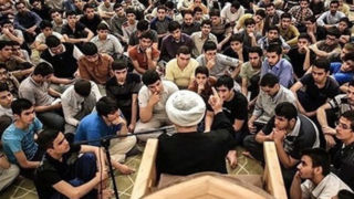 مسجد خسته، قهوه‌خانه بیدار؛ نبرد نرمِ معناسازی در شهرِ بی‌گفتگو