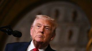 ترامپ ملحق کردن تشکیلات خودگردان به شورای صلح را بررسی می‌کند