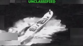 منفجر شدن ناگهانی یک قایق توسط آمریکایی ها منفجر شدن ناگهانی یک قایق توسط آمریکایی ها