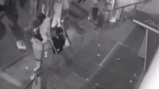 پرتاب بلوک بتنی روی دستگاه عابربانک! 