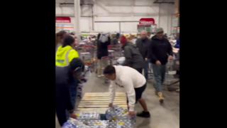 آمریکایی‌ها فروشگاه‌ها را جارو کردند!