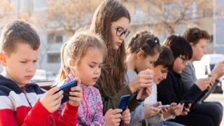 شبکههای اجتماعی در فرانسه مثبت۱۵ میشوند شبکههای اجتماعی در فرانسه مثبت۱۵ میشوند