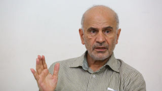 هشدارهای مهم مومنی: شوک‌درمانی کشور را در مسیر فرسایش قرار می‌دهد/ سیاست شوک ارزی یکی از ریشه‌های بحران‌ ایران است/ آمریکا برای فروپاشی بر خطاهای اقتصادی حساب باز کرده