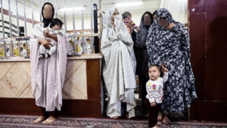 چادر پوشیدن زنان زندانی الزامی نیست چادر پوشیدن زنان زندانی الزامی نیست