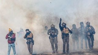 گاردین: وضعیت در مینیاپولیس تداعی کننده جنگ داخلی آمریکا است گاردین: وضعیت در مینیاپولیس تداعی کننده جنگ داخلی آمریکا است