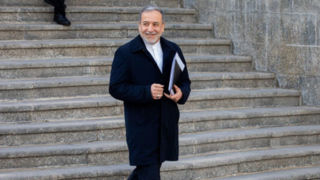 عراقچی: در روزهای اخیر تماسی با ویتکاف نداشته‌ایم