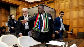 آفریقای جنوبی کاردار اسرائیل را «عنصر نامطلوب» اعلام کرد