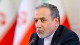 عراقچی: آمریکا تلاش میکند با ایران تماس برقرار کند عراقچی: آمریکا تلاش میکند با ایران تماس برقرار کند