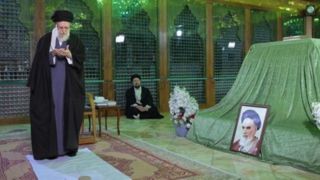 حضور حضرت آیت الله خامنه‌ای در مرقد بنیانگذار جمهوری اسلامی ایران