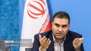 آزادسازی نرخ ارز سم مهلک است؛ دولت تدبیر کند/ این کار دولت، تصمیم خطرناکی بود