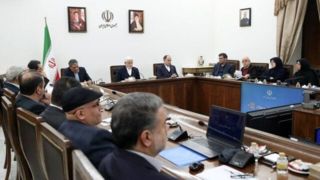 عارف: دولت در برابر مدیری که تولید خودروسازی را متوقف کند از اقتدار خود استفاده خواهد کرد