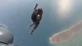 چتربازی تقنگداران دریایی سپاه در خلیج فارس