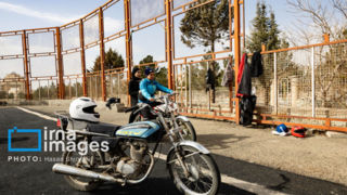 بانوان در انتظار گواهینامه موتور