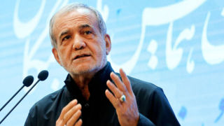 پزشکیان: فلسفه و رمز پیروزی ملت ایران وحدت و انسجام ملی است/ تاکید بر تعامل عزتمندانه