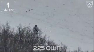 تصاویری از لحظه تعقیب ۱۲ پهپاد اوکراینی و درگیری با سرباز روس