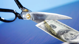 حذف ارز ترجیحی باعث جهش قیمت کالاهای اساسی شد