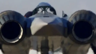 پرواز قدرتمند سوخو-۵۷ جدید در آسمان روسیه