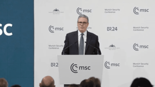 استارمر: اروپا باید روی پاهای خودش بایستد