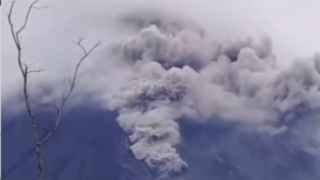 فوران آتشفشان سِمیرُو در اندونزی