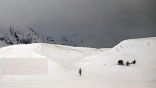 کوهرنگ در آغوش برف