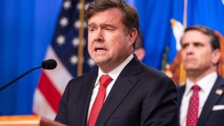 شکاف در دولت ترامپ؛ استعفای رئیس حوزه تحریم‌های دولت آمریکا