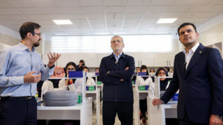 پزشکیان: باید بستر توسعه مهارت‌های فردی و گروهی دانش‌آموزان فراهم شود