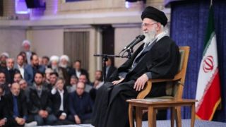 رهبر انقلاب: داغدار و عزادار خون‌های ریخته شده در فتنه دی‌ماه هستیم/ خطرناک‌تر از ناو، آن سلاحی است که می‌تواند این ناو را به قعر دریا فرو ببرد