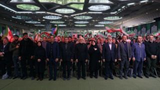 حضور عارف در مراسم چهلم شهدا و جان‌باختگان حوادث دی‌ماه