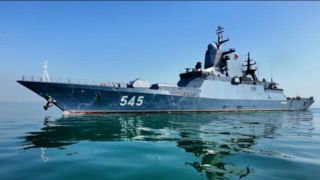 پهلوگیری ناو بالگردبر استویسکی روسیه در منطقه یکم‌امامت نداجا