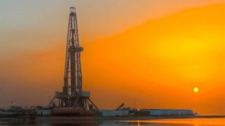 توسعه بزرگ‌ترین میدان مشترک نفتی ایران همچنان در هاله‌ای از ابهام