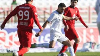 تساوی ملوان و تراکتور در روز پاگشای ربیعی/ اخراج زارع و عزیزی تساوی ملوان و تراکتور در روز پاگشای ربیعی/ اخراج زارع و عزیزی