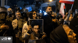 عزاداری مردم در سوگ رهبر شهید در چهارراه کوکاکولا