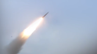 لحظهٔ شلیک موشک فتاح ۲ در عملیات وعدهٔ صادق ۴