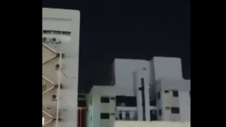 لحظه اصابت پهپاد شاهد به محل حضور نظامیان آمریکایی در دبی لحظه اصابت پهپاد شاهد به محل حضور نظامیان آمریکایی در دبی