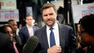 موج انتقادها از مواضع متناقض ونس درباره جنگ‌طلبی ترامپ علیه ایران