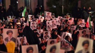 مردم داغدار تهران در میادین ونک، شهدا و منیریه | تصاویری از عزاداری پرشور در پایتخت