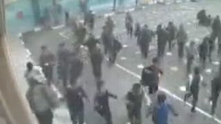 تصاویر دوربین مداربسته؛ لحظه حمله و پرتاب ترکش و شهادت یک دانش‌آموز در حیاط مدرسه