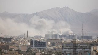 آخرین وضعیت هوای تهران/ ماندگاری دود و باران طی امروز